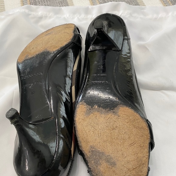 Authentic Burberry shoes😍 - Picture 1 of 3